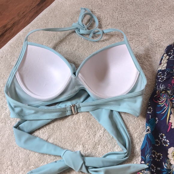 Floral Tie 🎀 Top and Blue Bustier Wrap Top - Picture 7 of 13